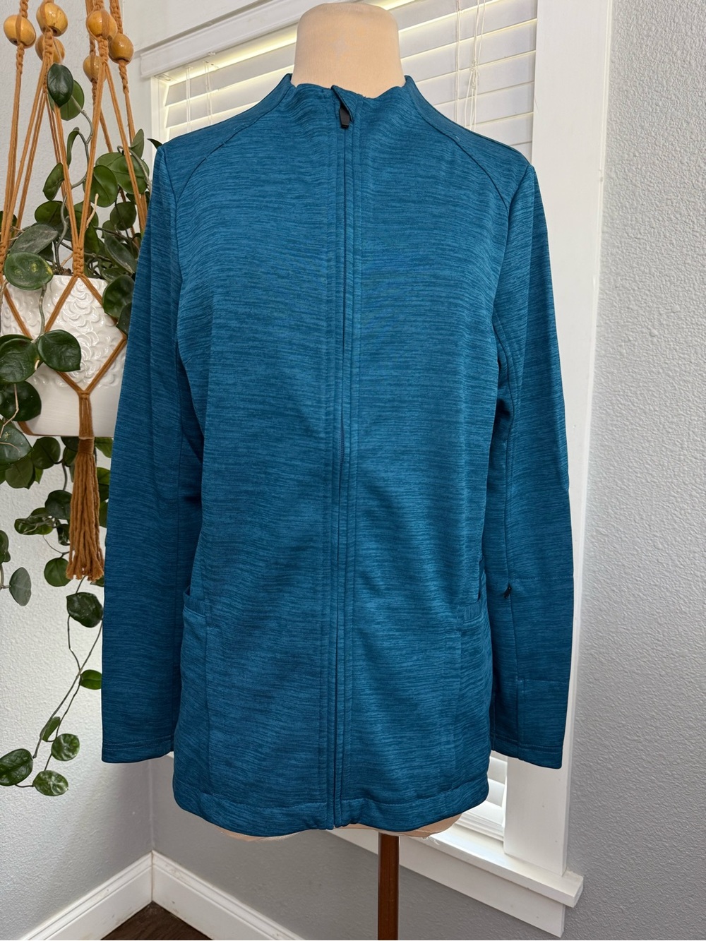 Medelita Ionic Scrub Jacket Size Small NWOT Heathered Teal